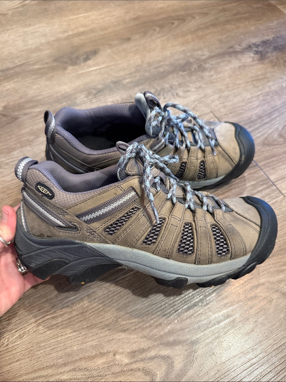 Keen Voyageur Hiking Shoes Womens 8 Brown Blue Water Resist Leather Low Profile